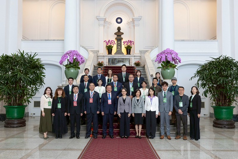 副總統接見優良商人得獎代表　味榮食品榮獲「菁英老店獎」肯定永續傳承精神